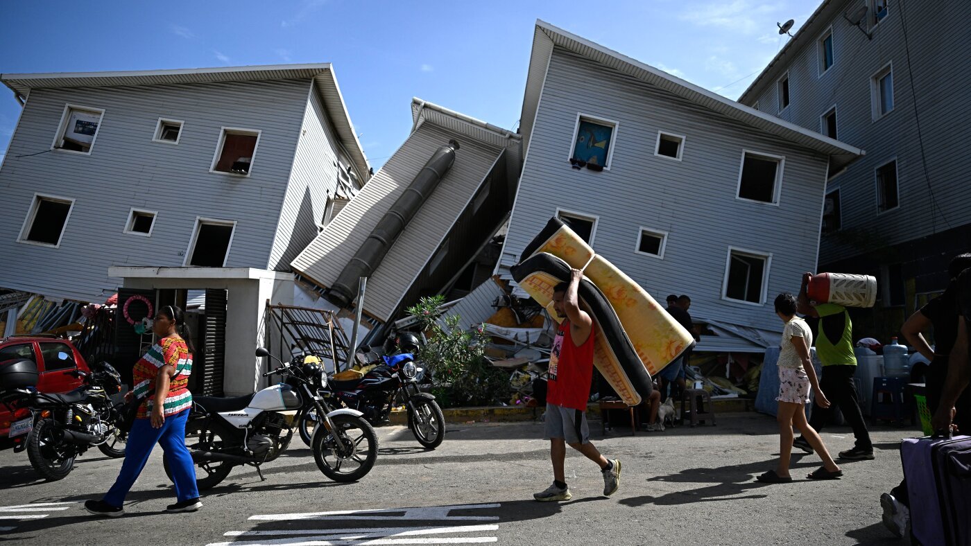 U.S. pledges generous earthquake relief to Venezuela : NPR