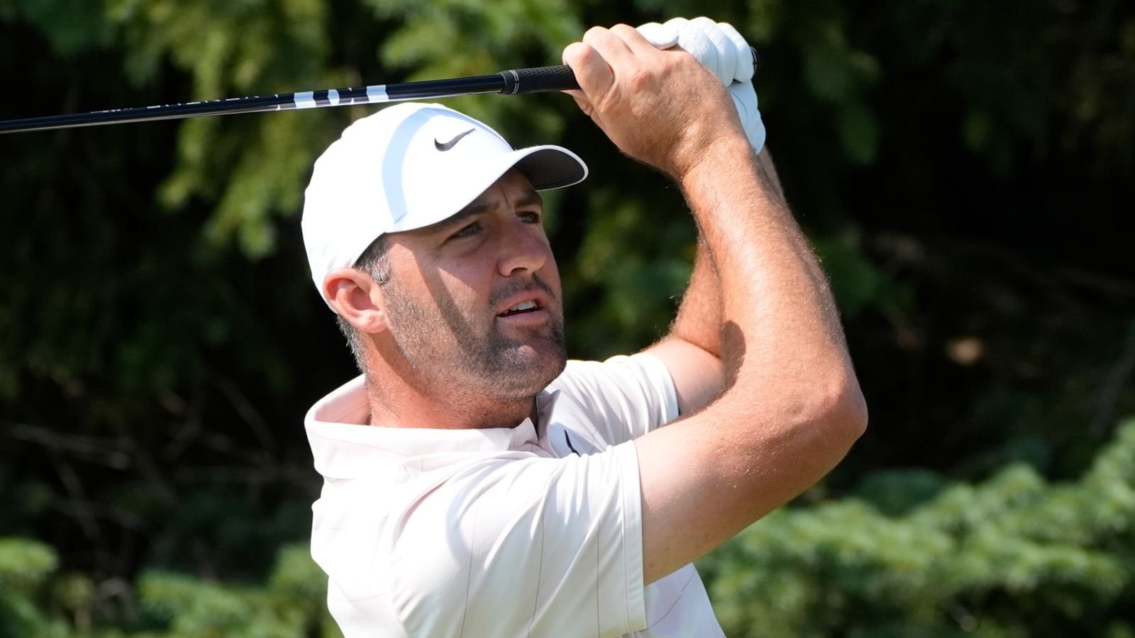 Scottie Scheffler hits from the second tee during the first round of the 3M Open golf tournament at the Tournament Players Club Thursday, July 23, 2026, in Blaine, Minn. (AP Photo/Bruce Kluckhohn)