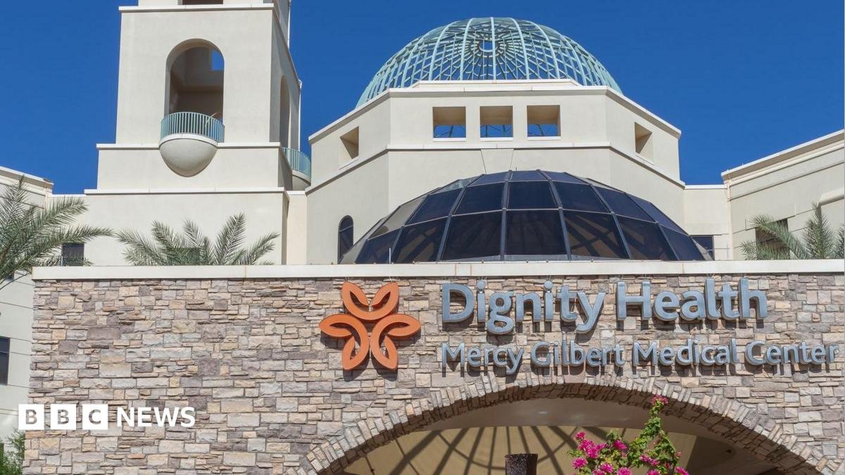 An exterior view of Mercy Gilbert Medical Center in Gilbert, Arizona