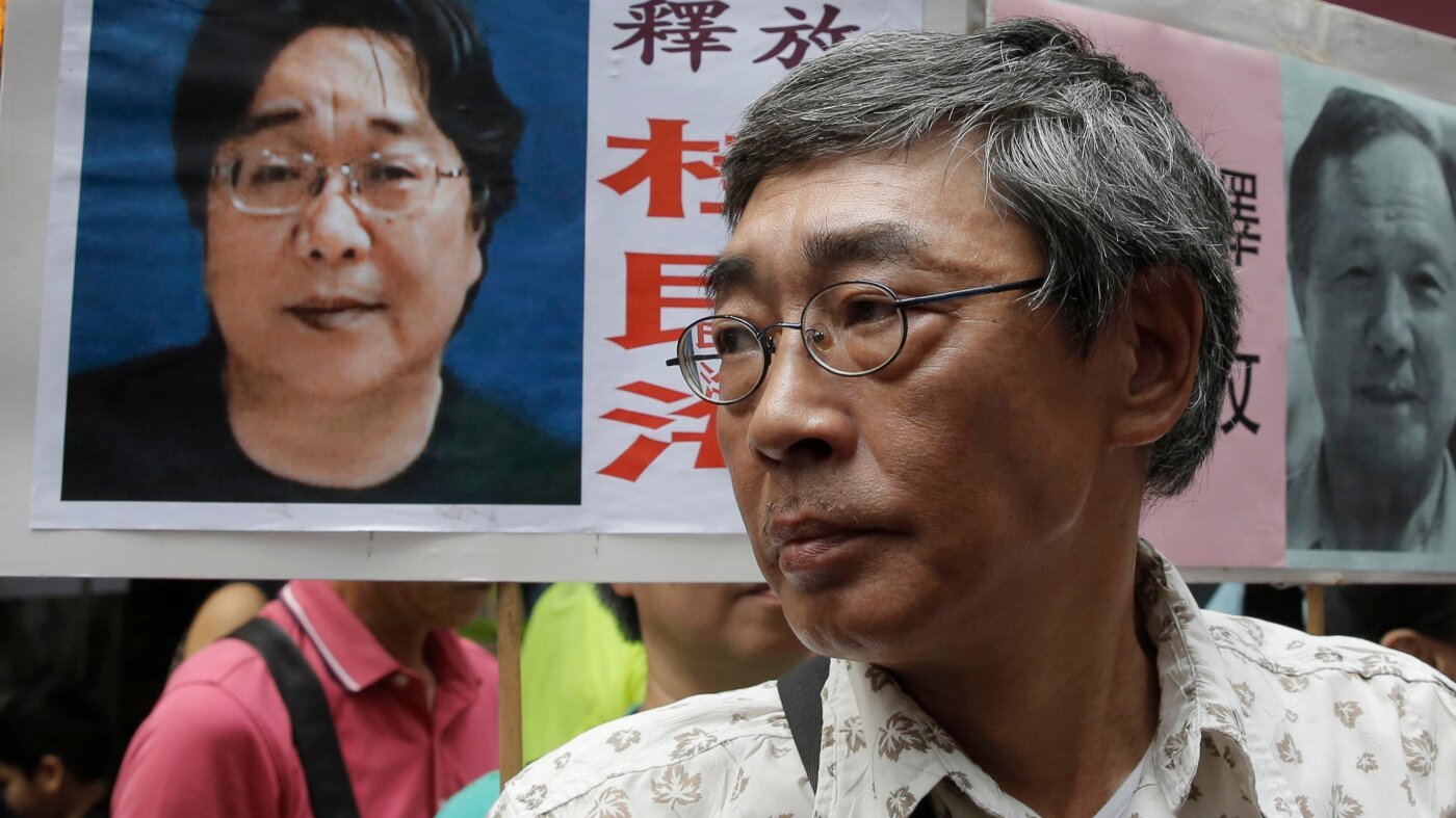 Ex-HK bookseller Lam Wing-kee, detained by China in 2015, dies in Taiwan at 70 : NPR