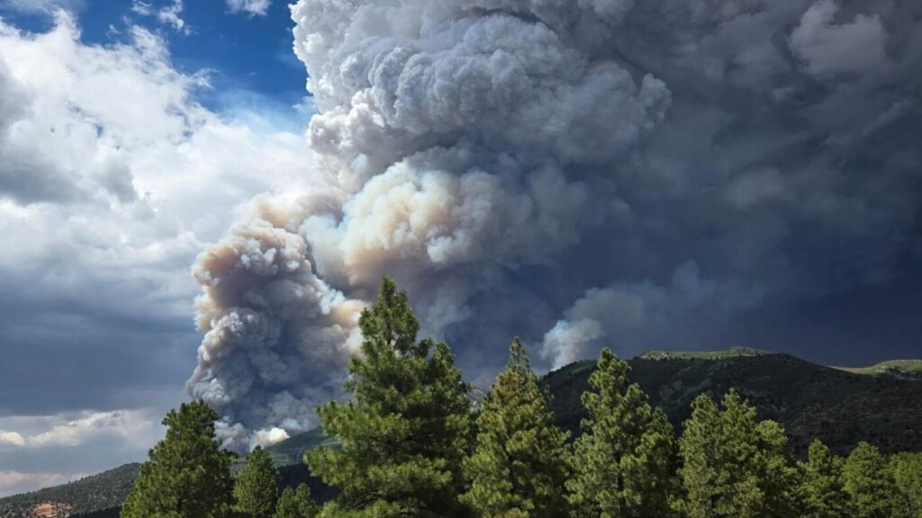 Fear and hope in Utah town in the shadow of America’s largest wildfire : NPR