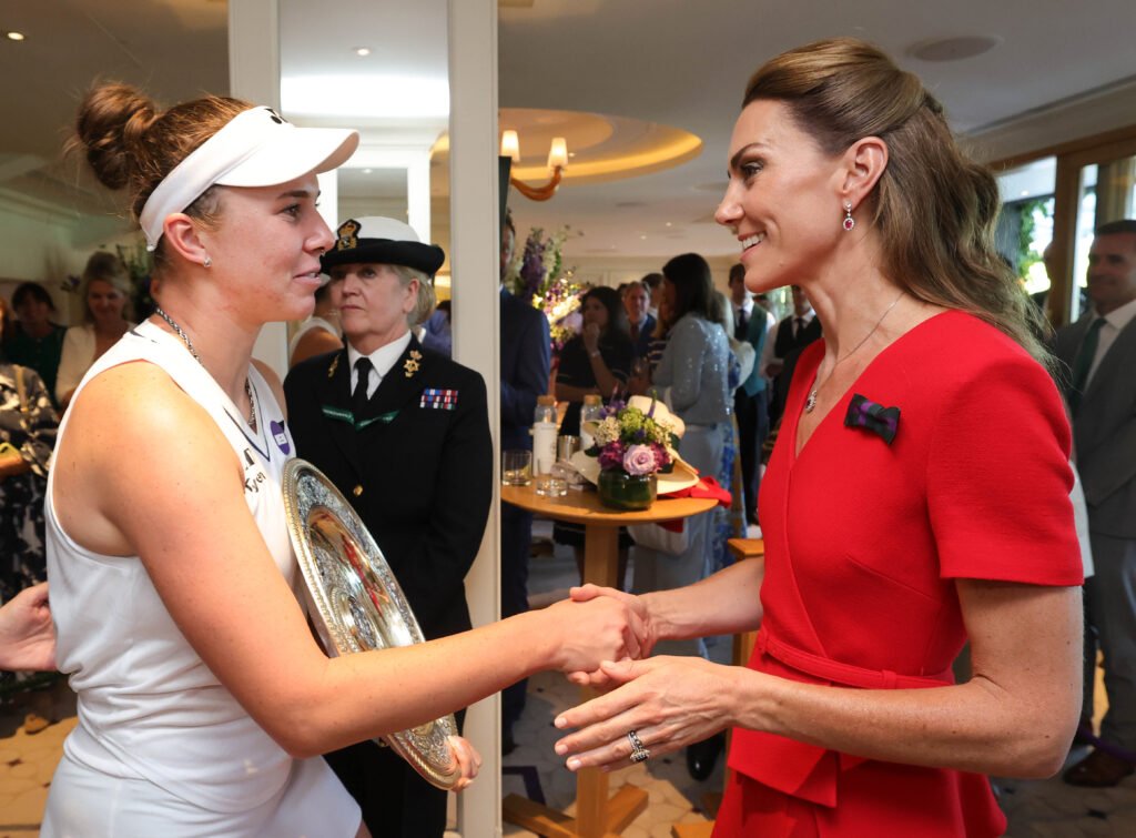 Linda Noskova is presented with the Wimbleson trophy by the Princess of Wales