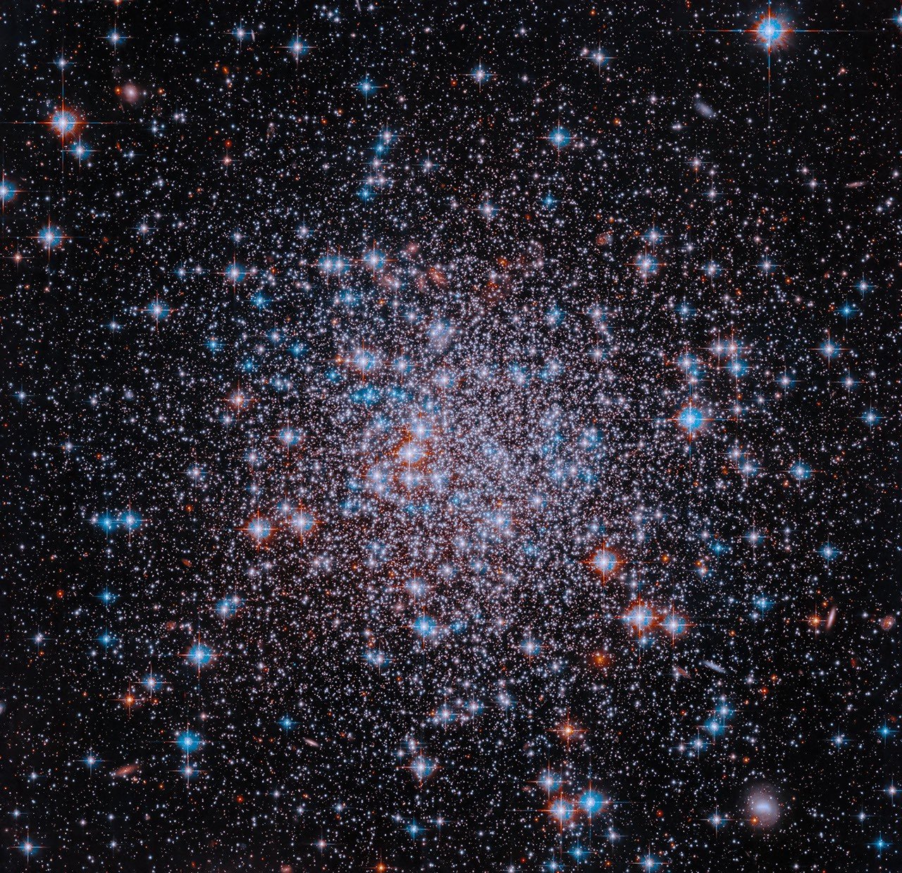 NASA's Hubble Spies Stellar Sparkler for July 4th