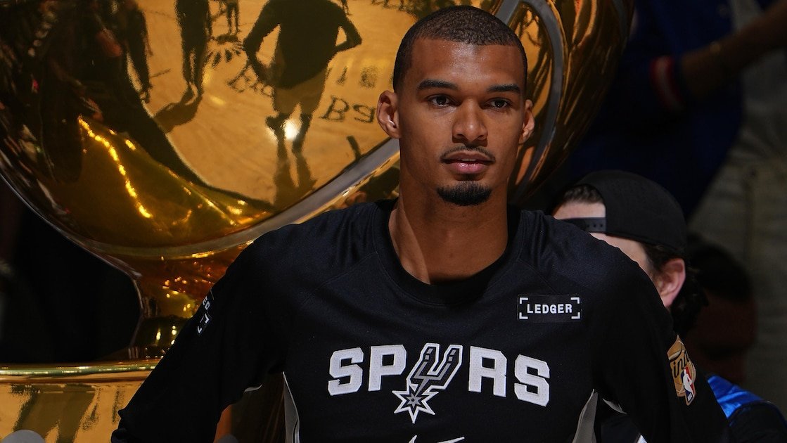 Watch Wemby Sign $252M Spurs Contract in New Video amid Massive Pay Cut Rumors
