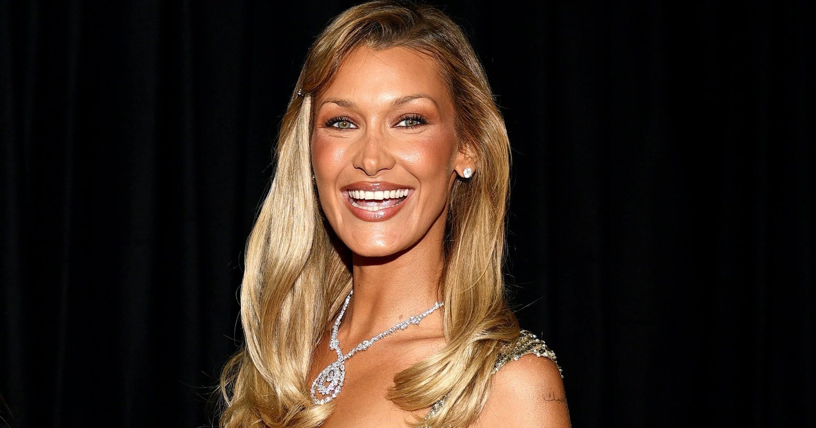 Bella Hadid’s Honey Blond Hair Color Is Trending For Fall