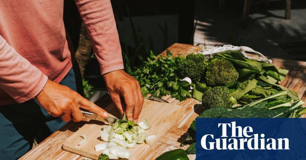 Iceberg, romaine, kale: which salad greens are healthiest? | Well actually