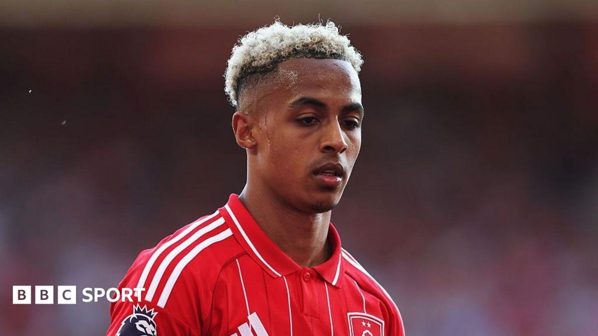 Omari Hutchinson playing for Nottingham Forest