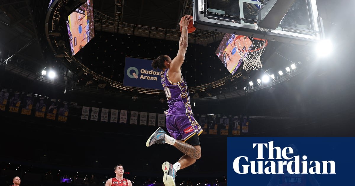 Three-point dunks and mid-court shots worth four: how Australia’s NBL is seeking to shake up traditional rules | Basketball