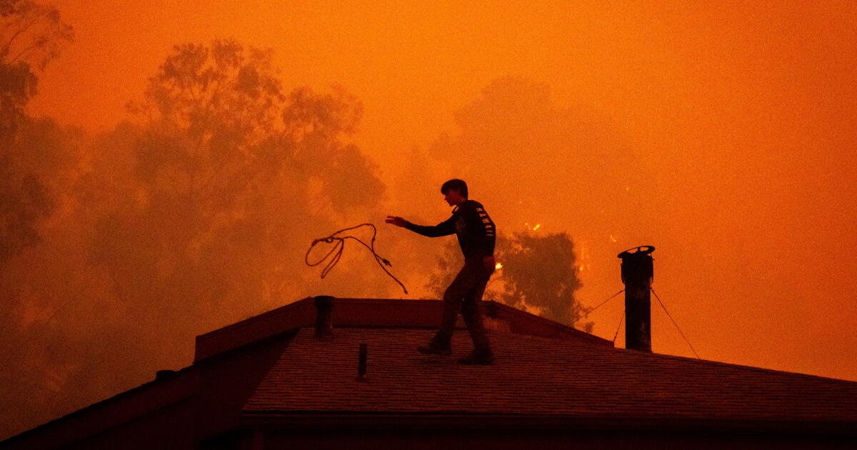 Aggressive Plaskett fire outgrows Timber fire in Big Sur