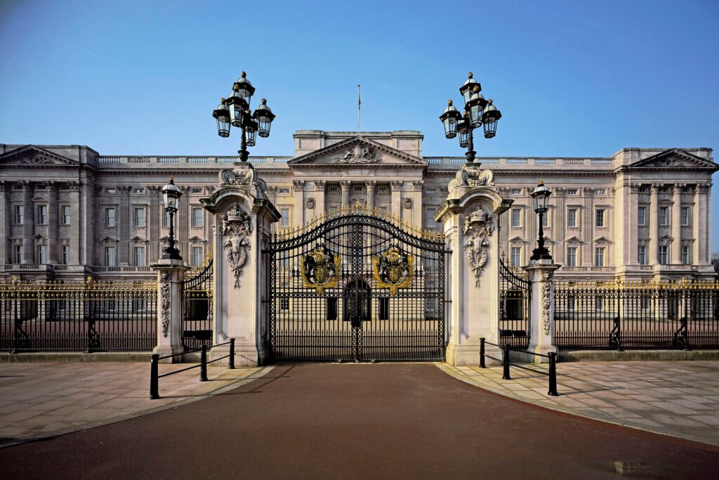 Buckingham Palace makes unprecedented statement after claims about King Charles in new book from Earl Spencer