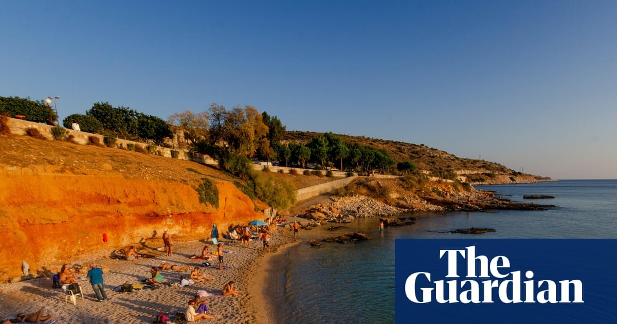 Greek police investigate death of 82-year-old man after beach brawl over sunlounger | Greece